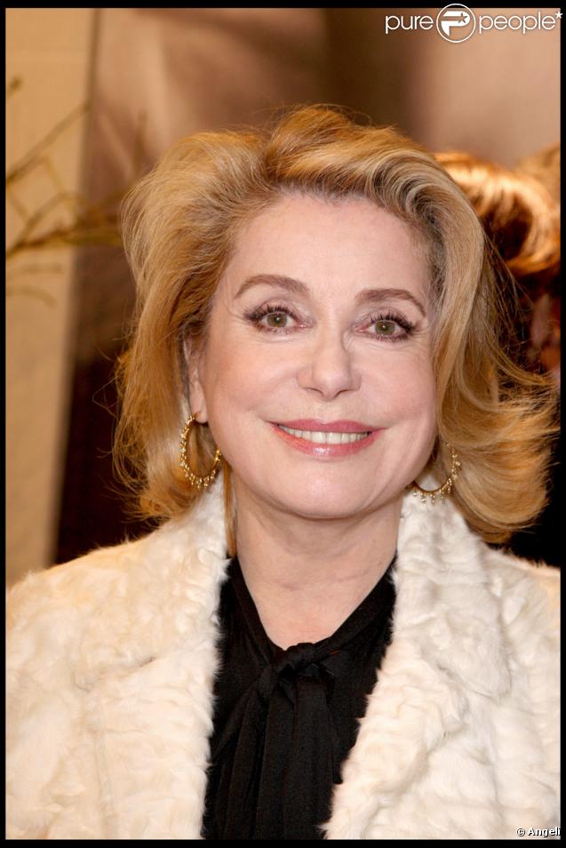 Catherine Deneuve lors de la présentation de la nouvelle boutique du joaillier David Yurman au Printemps Haussmann à Paris le 7 mars 2010