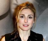 Julie Gayet lors de la présentation de la nouvelle boutique du joaillier David Yurman au Printemps Haussmann à Paris le 7 mars 2010