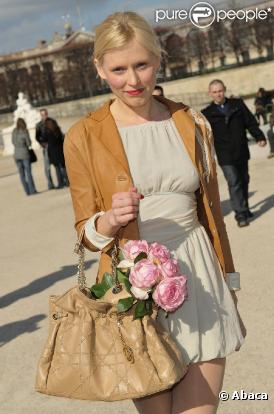 Anna Sherbinina au défilé Dior à Paris 