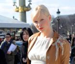 Anna Sherbinina au défilé Dior à Paris 