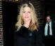 Jennifer Aniston devant le Ed Sullivan Theatre à New York pour participer à l'émission  Late show with David Letterman , le 15 mars 2010 