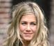 Jennifer Aniston devant le Ed Sullivan Theatre à New York pour participer à l'émission  Late show with David Letterman , le 15 mars 2010