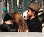 Angie et Brad vont déjeuner à l'Hôtel Gritti, à Venise, avec Knox et Vivienne. 12/03/2010 