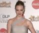 Les jolies Amanda Seyfried et Vanessa Hudgens exhibent leurs jambes interminables... pour Robert Downey Jr. et Sam Worthington !