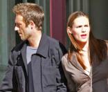 Michael Vartan avec Jennifer Garner sur le plateau d'Alias en 2005