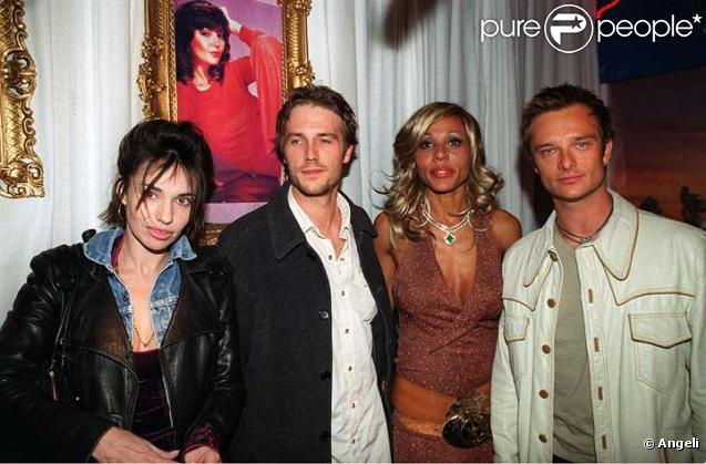 Michael Vartan avec David Hallyday, Béatrice Dalle et Cathy Guetta, à Paris en avril 2001 