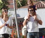Alessandra Ambrosio, Jaime Mazur et leur fille Anja à Malibu le 29 mars 2010