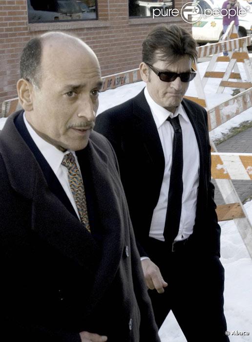 Charlie Sheen en fevrier 2010 convoqué au tribunal d'Aspen après des accusations de violences conjugales sur sa femme Brooke Mueller 