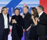 Antoine Duléry, Richard Anconina, Franck Dubosc, Mathilde Seigner et Michel Drucker lors de l'enregistrement de l'émission Vivement Dimanche diffusée le 4 avril 2010 sur France 2