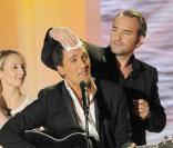 Audrey Lamy, Dany Brillant et Jean Dujardin lors de l'enregistrement de l'émission Vivement Dimanche diffusée le 4 avril 2010 sur France 2