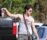 Nick Jonas s'offre une petite virée en bateau avec quelques amis, dimanche 28 mars.