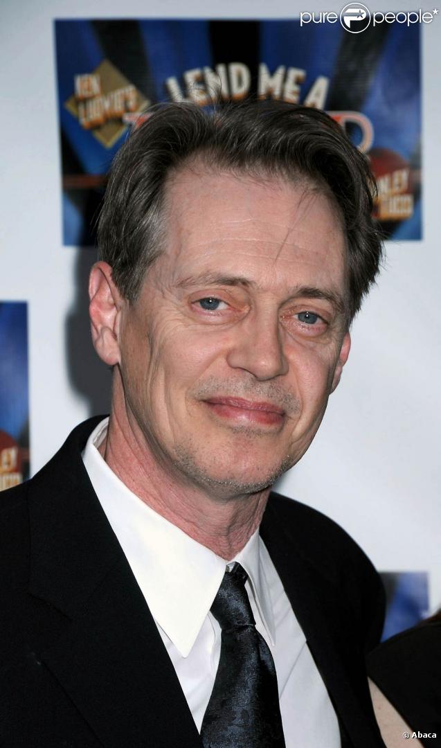 Steve Buscemi lors de la soirée de lancement de Lend Me A Tenor à Broadway au Music Bow Theatre à New York le 4 avril 2010