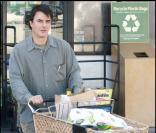 Chris Noth pousse son caddie...