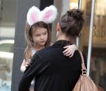 Katie Holmes et sa fille Suri à New York, le 8 avril 2010