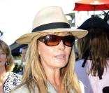 Bo Derek attend la course hippique de David Jones à l'hippodrome de Randwick à Sydney le 11 avril 2010
