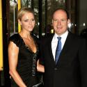 Le prince Albert de Monaco et sa Charlene au superbe décolleté... Un duo amoureux en souvenir de Grace Kelly !