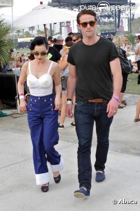Dita Von Teese et Louis-Marie de Castelbajac lors du deuxième jour du Festival Coachella en Californie le 17 avril 2010 