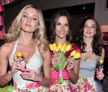 Alessandra Ambrosio, Miranda Kerr et Candice Swanepoel pour la promo du parfum Heavenly flowers de Victoria's Secret à New York, le 24 avril 2010 
