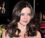 Miranda Kerr pour la promo du parfum Heavenly flowers de Victoria's Secret à New York, le 24 avril 2010 