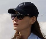 Carla Bruni avec la Patrouille de France, à Salon-de-Provence, le 2 avril 2010 ! 