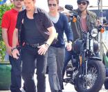 Adrian Grenier sur le tournage de la série Entourage à Beverly Hills, aux côtés de Kevin Dillon, Kevin Connolly et Jerry Ferrara