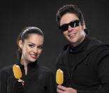 Caroline Correa et Benicio Del Toro posent pour Magnum Gold 
