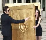 Benicio Del Toro et Caroline Correa posent pour le photocall de la publicité Magnum à Barcelone 