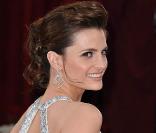 La belle Stana Katic actuellement en tournage à Paris de  For lovers only.  