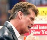David Hasselhoff dans une librairie de New York le 4 ami 2010 
