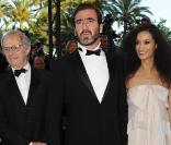 Ken Loach et son casting de  Looking for Eric , lors du 62e Festival de Cannes, en mai 2009.  