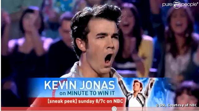 Kevin Jonas dans l'émission Minute to Win It sur NBC