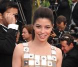 Héloise Godet, habillée en Paco Rabanne vintage lors de l'inauguration du 63e festival de Cannes le 12 mai 2010