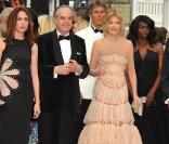Elsa Zylberstein, Frédéric Mitterrand, Arielle Dombasle et Aïssa Maïga lors de l'inauguration du 63e festival de Cannes le 12 mai 2010