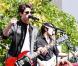 Les Jonas Brothers donnent un concert gratuit en plein air à Los Angeles, le samedi 15 mai.