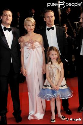 Michelle Williams, Ryan Gosling et Faith Waldyka  lors de la montée des marches pour le film durant le 63e  festival de Cannes le 18 mai 2010