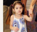 Suri Cruise et Katie Holmes en pleine séance shopping, à New York City. La petite fille est très sage. 23/05/2010