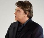 Bernard Tapie prête sa notoriété et son bagou au site lancé par son fils Laurent, www.bernardtapie.com. Mais les concurrents veillent au grain...
