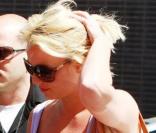 Britney Spears, aperçue mardi 25 mai, dans les rues de Los Angeles, en compagnie de son garde du corps.