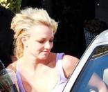 Britney Spears, aperçue mardi 25 mai, dans les rues de Los Angeles, en compagnie de son garde du corps.