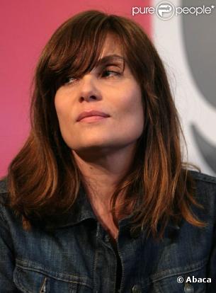 La ravissante Emmanuelle Seigner se livre sans langue de bois dans les pages de  La Parisienne. 