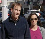 Alanis Morissette et Mario Treadway dit Souleye se promènent à Malibu en mai 2010 