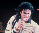 Michael Jackson sur scène en 1988. Sheryl Crow l'accompagnait comme choriste.