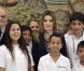 Letizia d'Espagne retrouve le sourire... et n'oublie pas d'être à la mode !