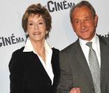 Jane Fonda décorée par Bertrand Delanoë à Paris le 10 juin 2010