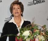 Jane Fonda décorée par Bertrand Delanoë à Paris le 10 juin 2010