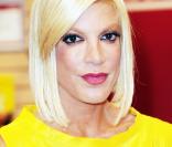 Tori Spelling présente son nouveau livre,  Unchartered Territori , dans la librairie Borders Books à Manhattan, le 16 juin 2010 