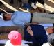 Réunis pour la première fois en "mission" à l'étranger, les princes Harry et William de Galles étaient jeudi 17 juin 2010 en visite au Lesotho. Ils ont multiplié les jeux avec des enfants atteints du VIH. 