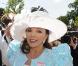 Joan Collins lors festival de chapeaux incroyables lors de la troisième journée du Royal Ascot 2010, en Angleterre dans le Berkshire, le 17 juin 2010 
