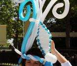 Festival de chapeaux incroyables lors de la troisième journée du Royal  Ascot 2010, en Angleterre dans le Berkshire, le 16 et le 17 juin 2010