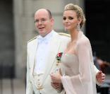 Le prince Albert de Monaco et sa compagne Charlene Wittstock en Suède, à l'occasion du mariage de la princesse Victoria, le 19 juin 2010